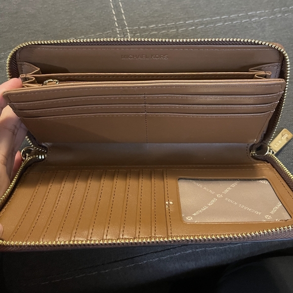 Michael Kors Extra Large Camel Tan Leather Zip Around Wristlet Wallet - Picture 2 of 4
